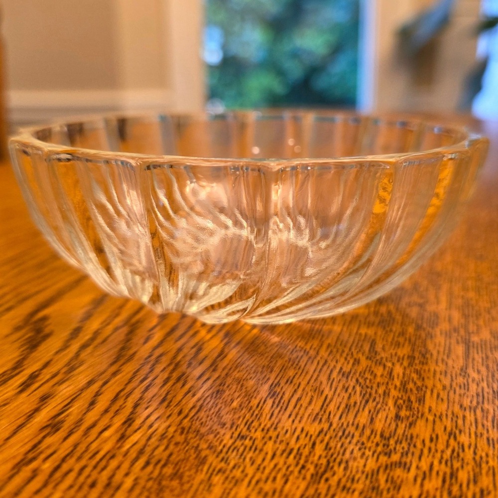 Vintage Clear Swirl Glass Dessert Fruit Bowls Scalloped Edge 4.75 Inch Set of 2